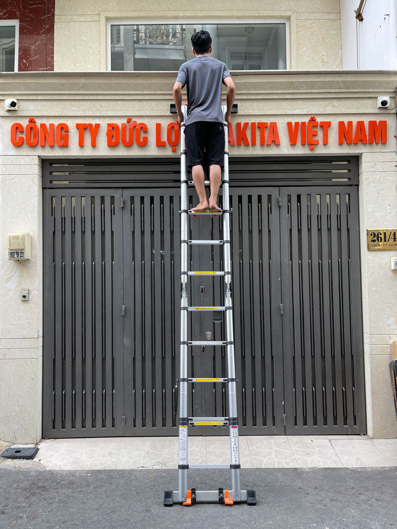 thang nhôm rút chữ a dakita duỗi thẳng