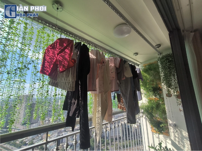 Khó khăn khi thay dây cáp giàn phơi quận Ba Đình