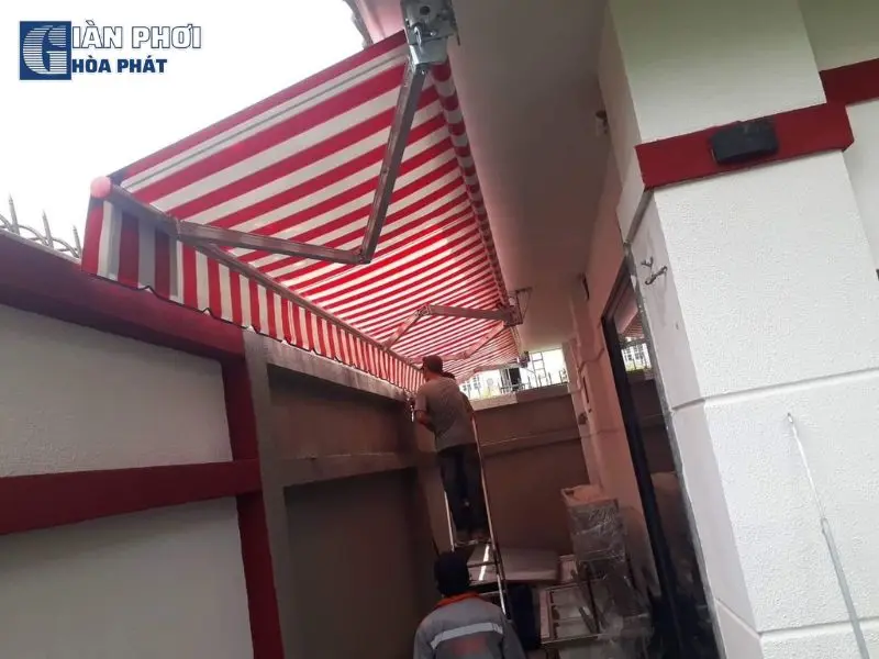 Mẫu mái hiên di động sọc 3 màu