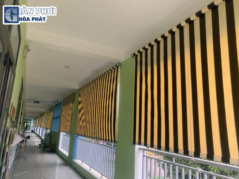 bạt rút che nắng tự cuốn