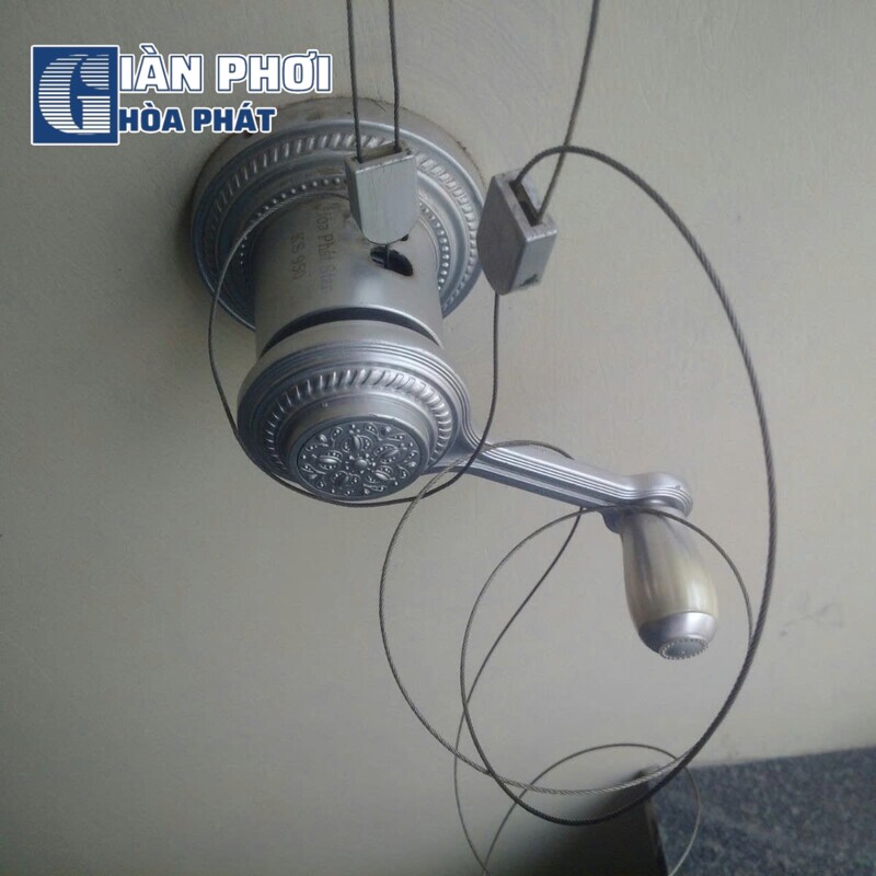 rối dây cáp trong hộp quay