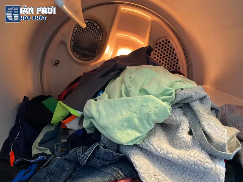 nên phơi hay sấy quần áo