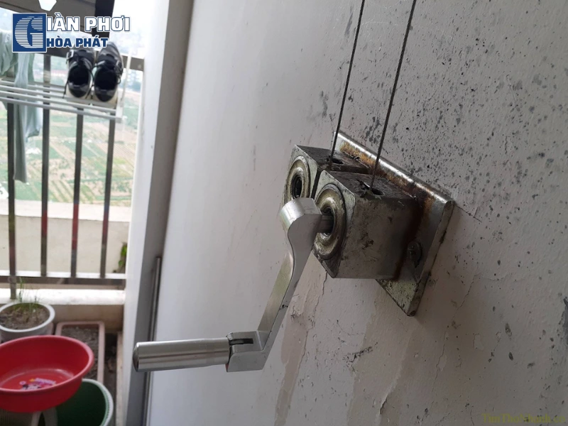 sửa giàn phơi bung ốc vít nở sửa giàn phơi bung ốc vít nở