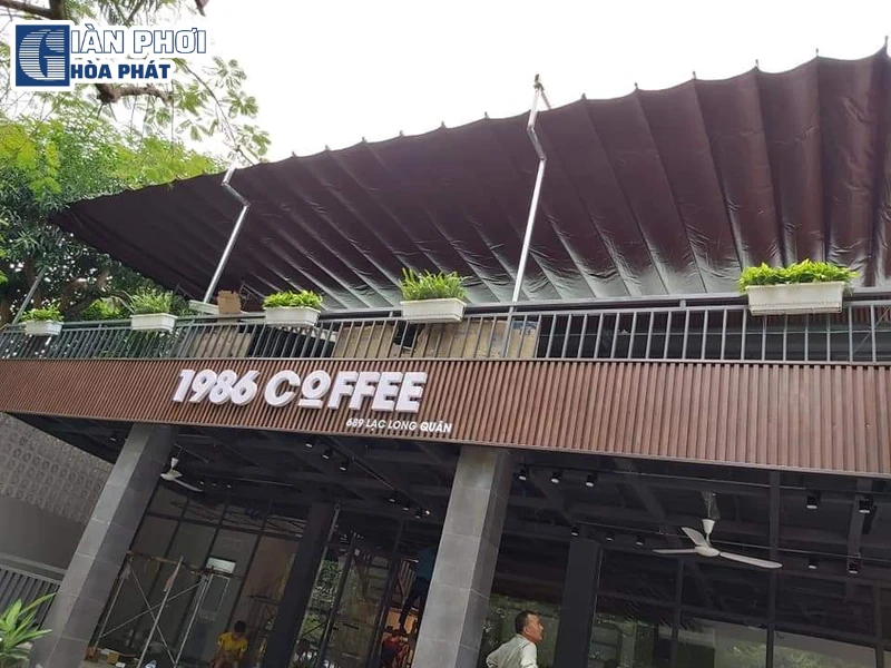 mái xếp lượn sóng quán cafe
