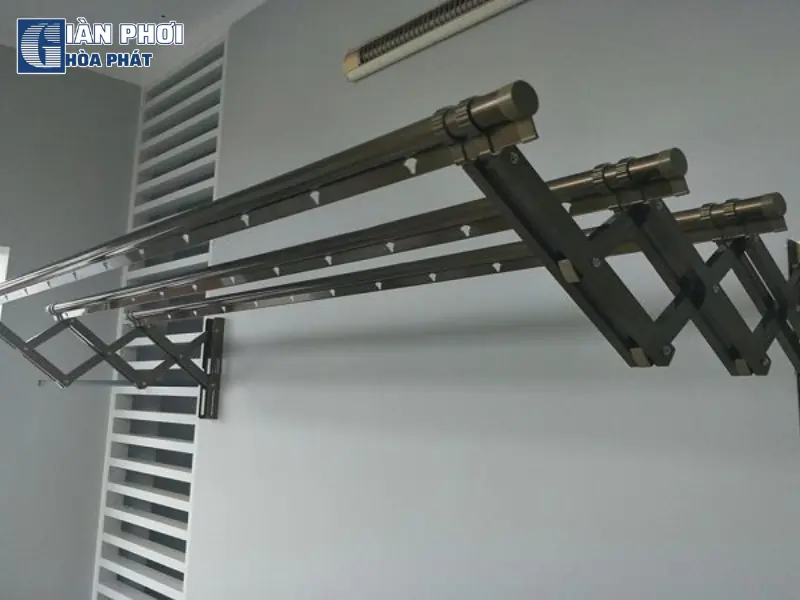 Lỗi giàn phơi quần áo kéo ngang inox bị rỉ sét và khó co giãn 