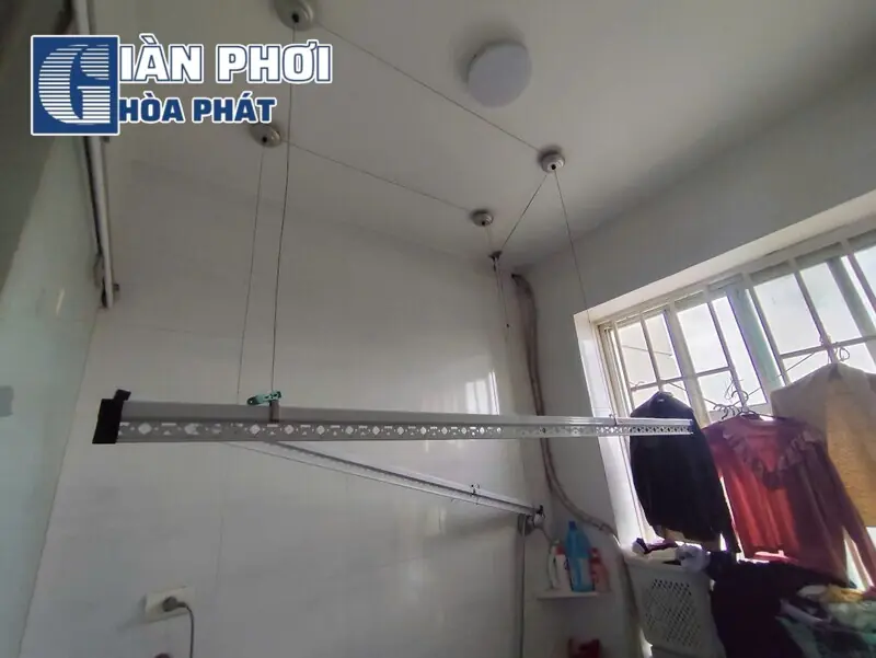Cách thay dây cáp giàn phơi thông minh gắn trần chi tiết từng bước